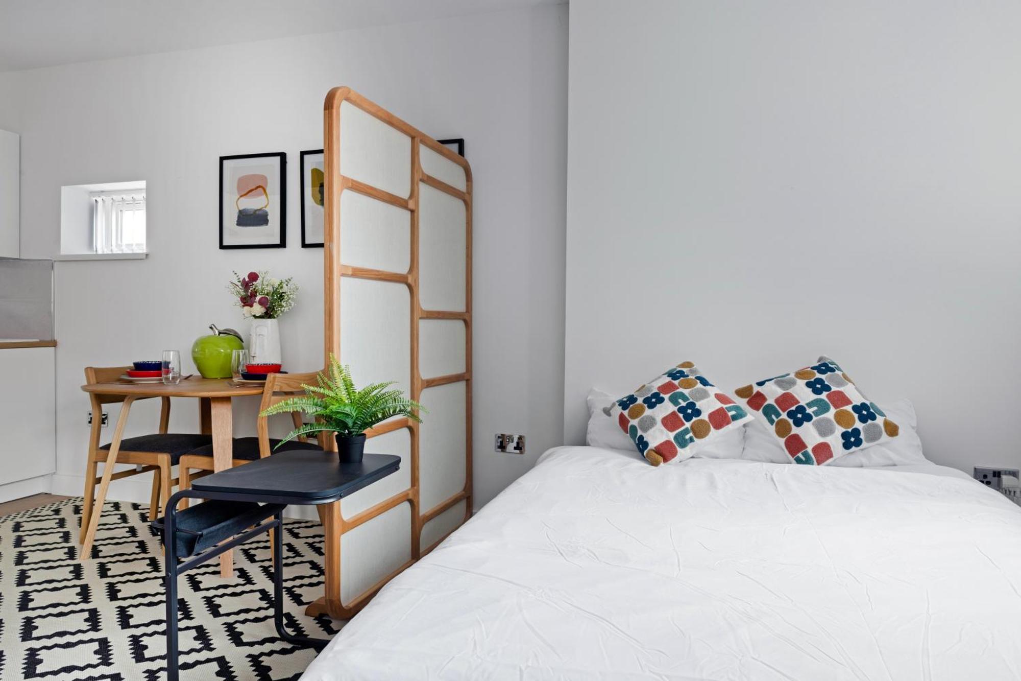 Small Arnold Apartment *